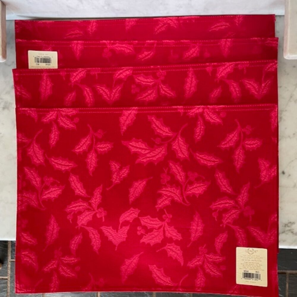 LENOX Holly Jacquard Damask Red Placemats (4)